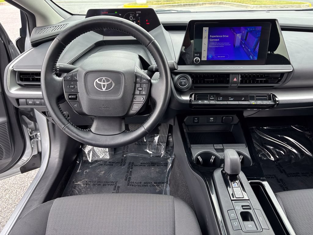Used 2025 Toyota Prius LE AWD/4WD image 18