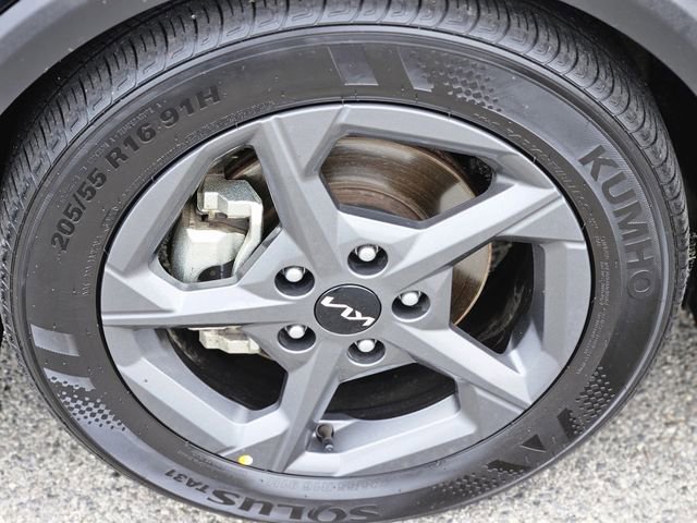 Used 2025 Kia K4 LXS image 10