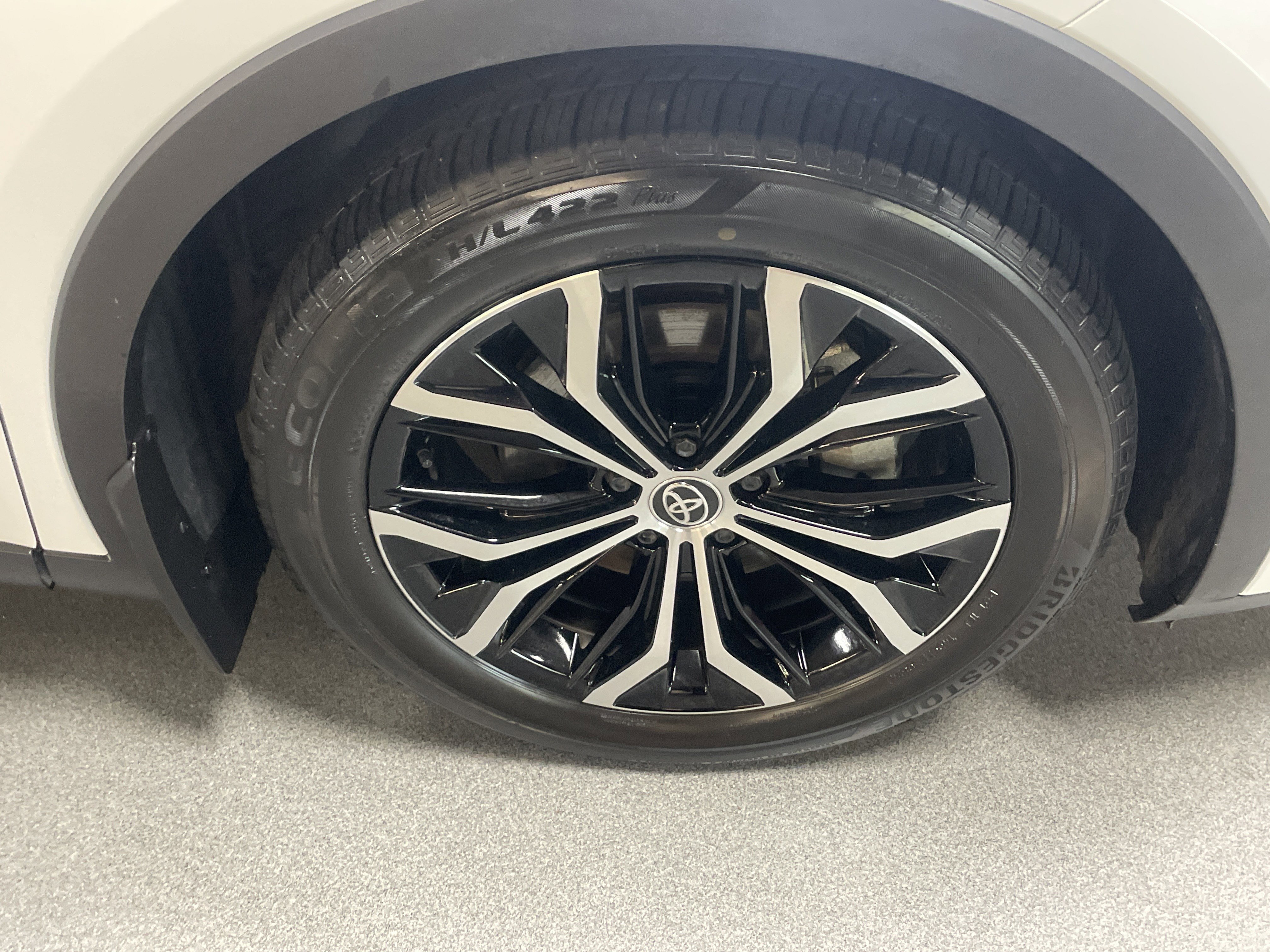 Used 2023 Toyota Crown Limited image 13