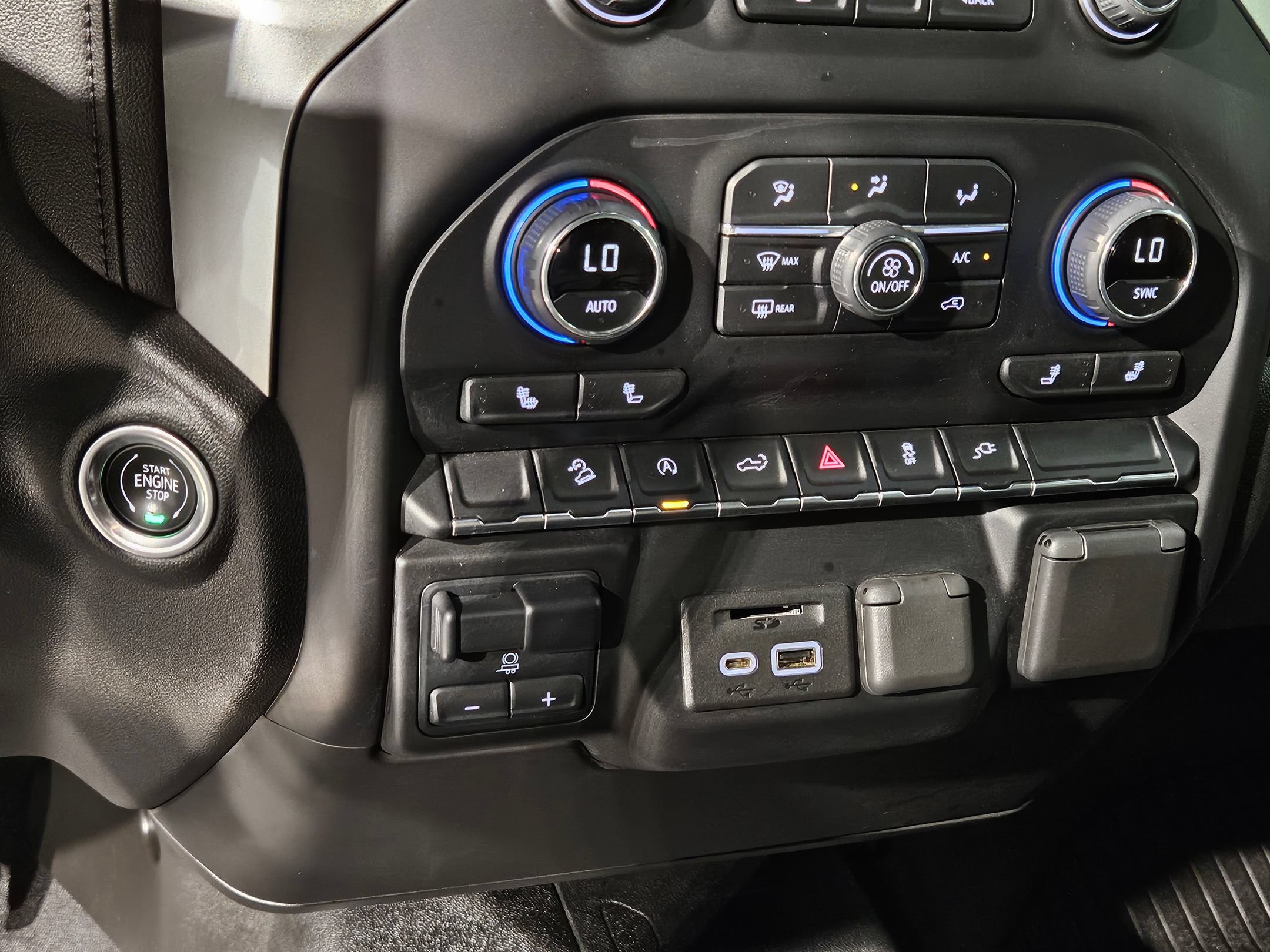Used 2022 Chevrolet Silverado 1500 LT AWD/4WD image 30