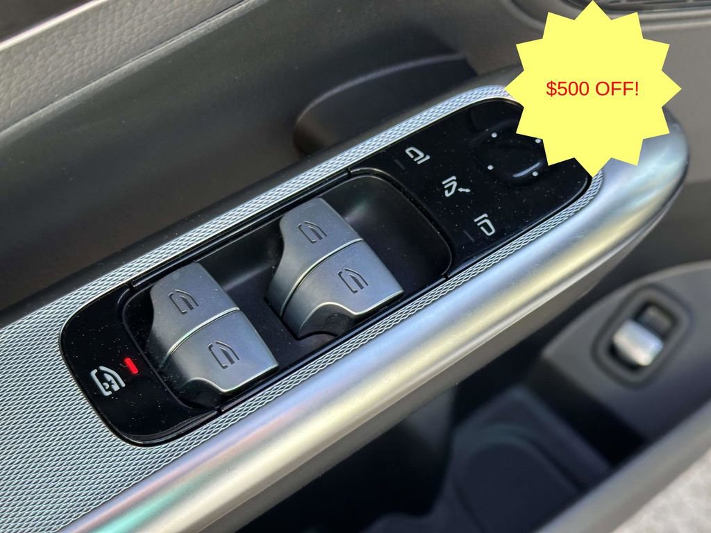 Used 2024 Mercedes-Benz GLC 300 4MATIC image 19