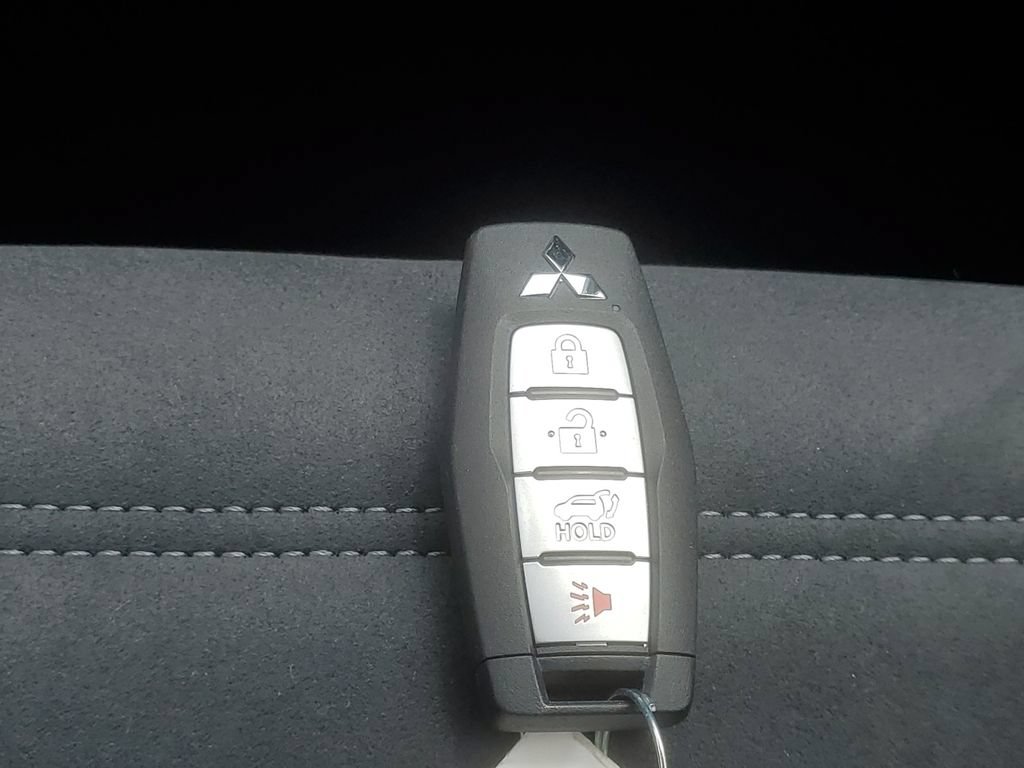 New 2026 Mitsubishi Outlander AWD image 32