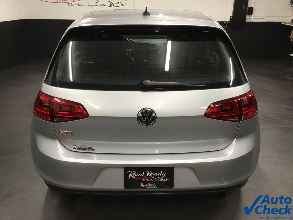 Used 2017 Volkswagen GTI SE image 9