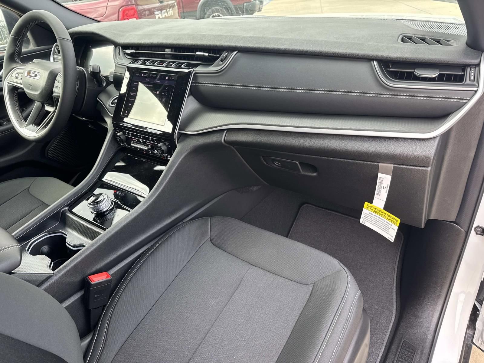 New 2026 Jeep Grand Cherokee L Laredo image 12