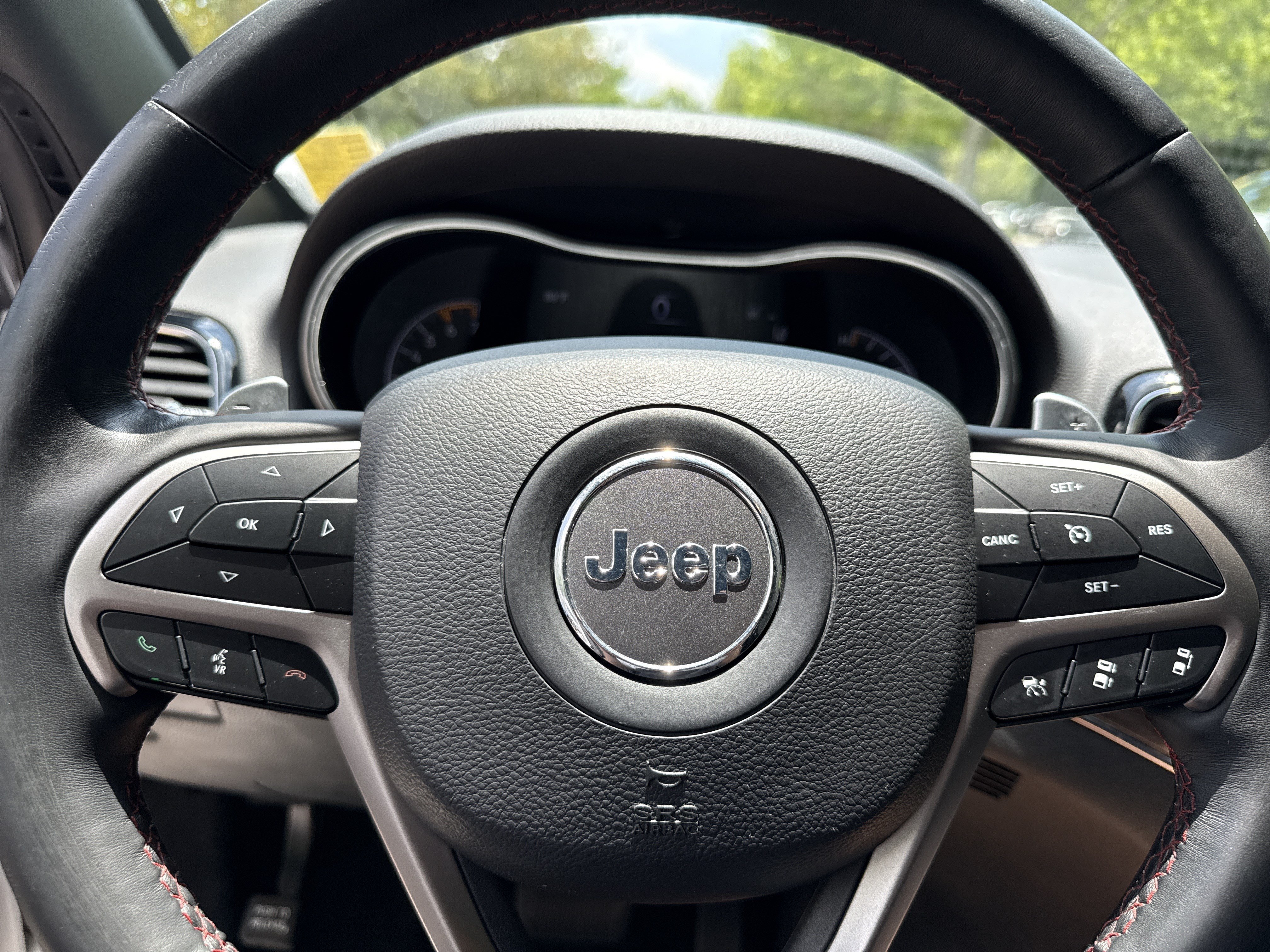 Used 2019 Jeep Grand Cherokee Trailhawk w/ Trailhawk Luxury Group AWD/4WD image 23