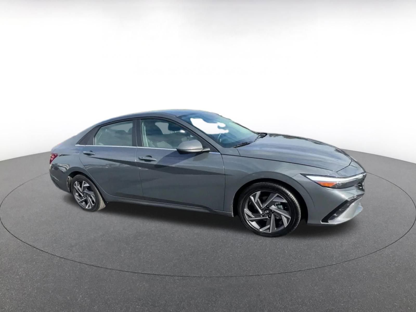 Used 2025 Hyundai Elantra SEL video 2