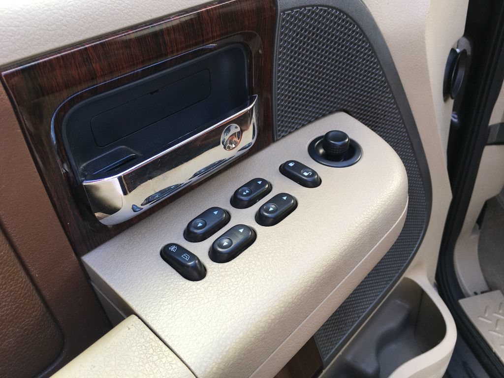 Used 2005 Ford F150 King Ranch AWD/4WD image 23