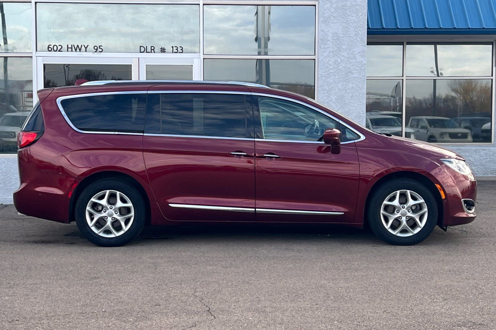 Used 2020 Chrysler Pacifica Touring-L Plus w/ Tire & Wheel Group FWD video 3