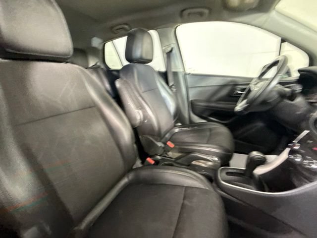 Used 2019 Chevrolet Trax LT w/ LT Convenience Package AWD/4WD image 28