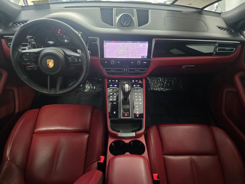 Certified 2023 Porsche Macan AWD/4WD image 18