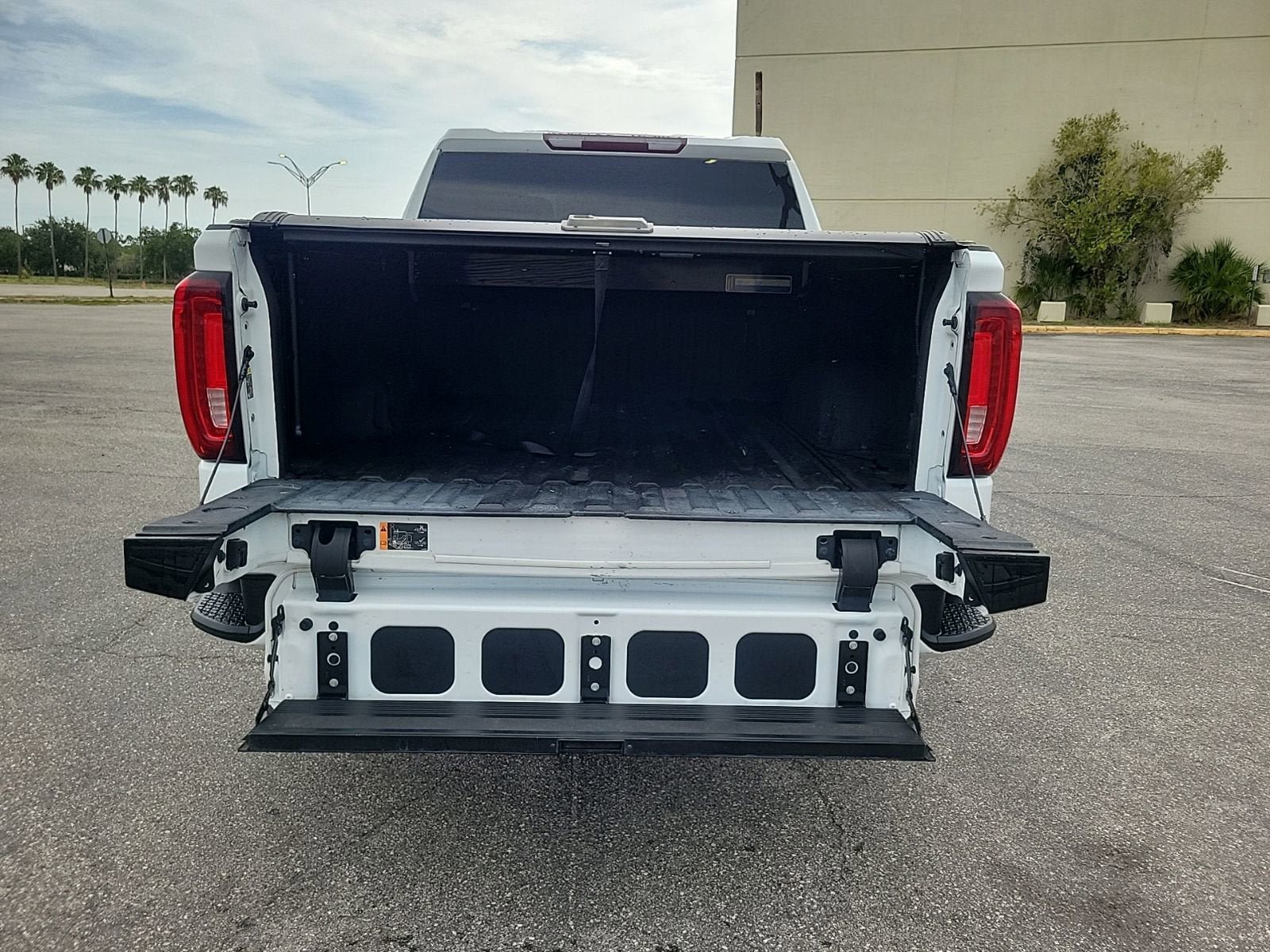 Used 2021 GMC Sierra 1500 AT4 w/ Driver Alert Package II AWD/4WD image 7