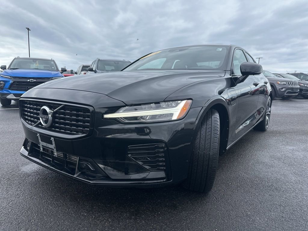 Used 2021 Volvo S60 T8 R-Design image 7