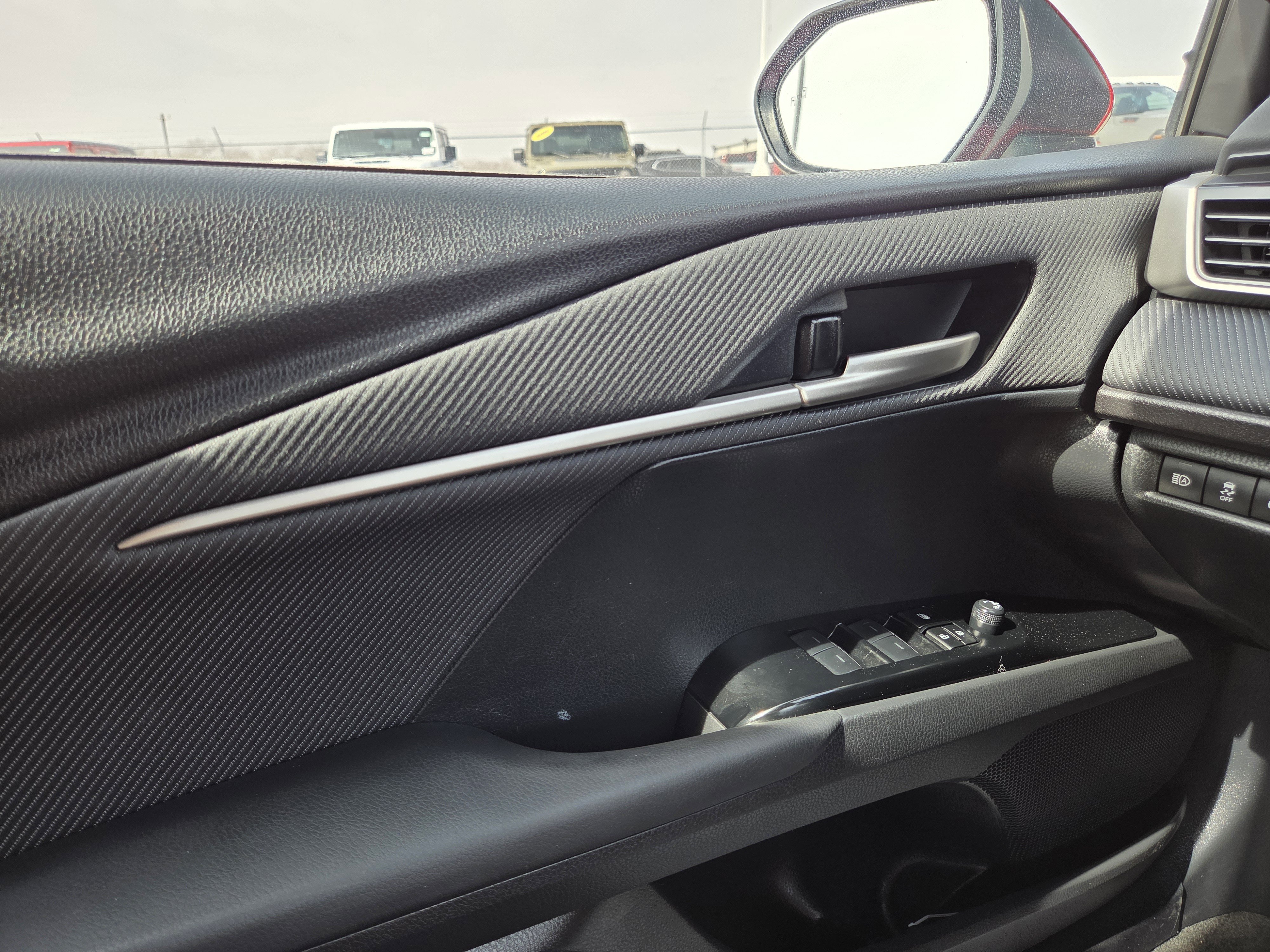 Used 2025 Toyota Camry SE image 36