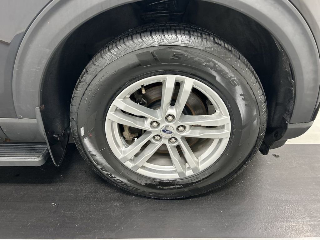 Used 2020 Ford Explorer XLT w/ Comfort Package image 8