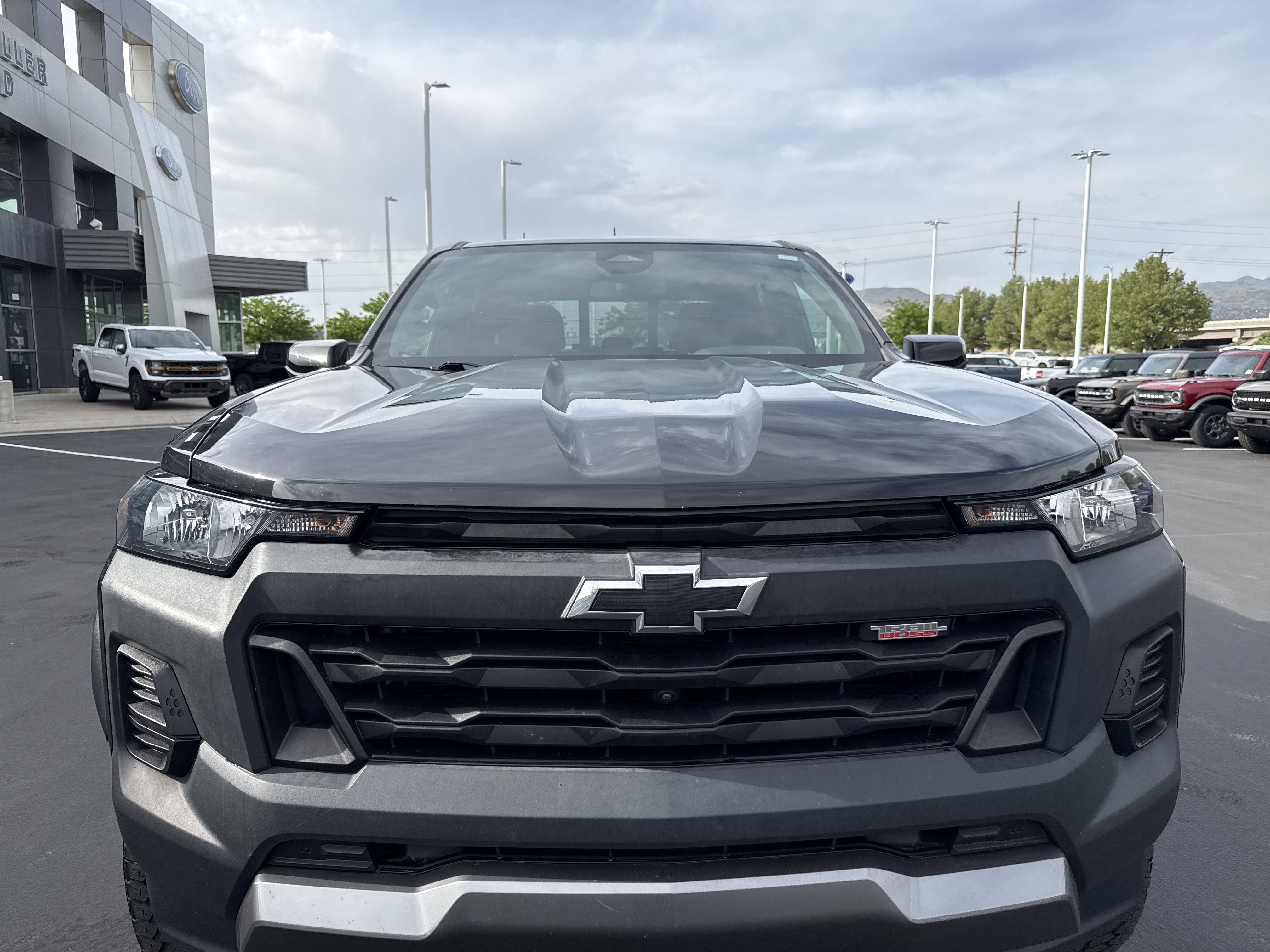 Used 2023 Chevrolet Colorado Trail Boss w/ Technology Package AWD/4WD image 8