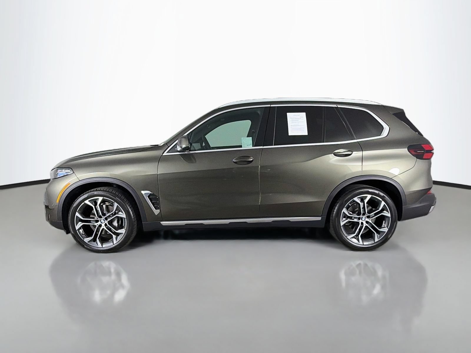Used 2026 BMW X5 xDrive40i w/ Climate Comfort Package AWD/4WD image 4