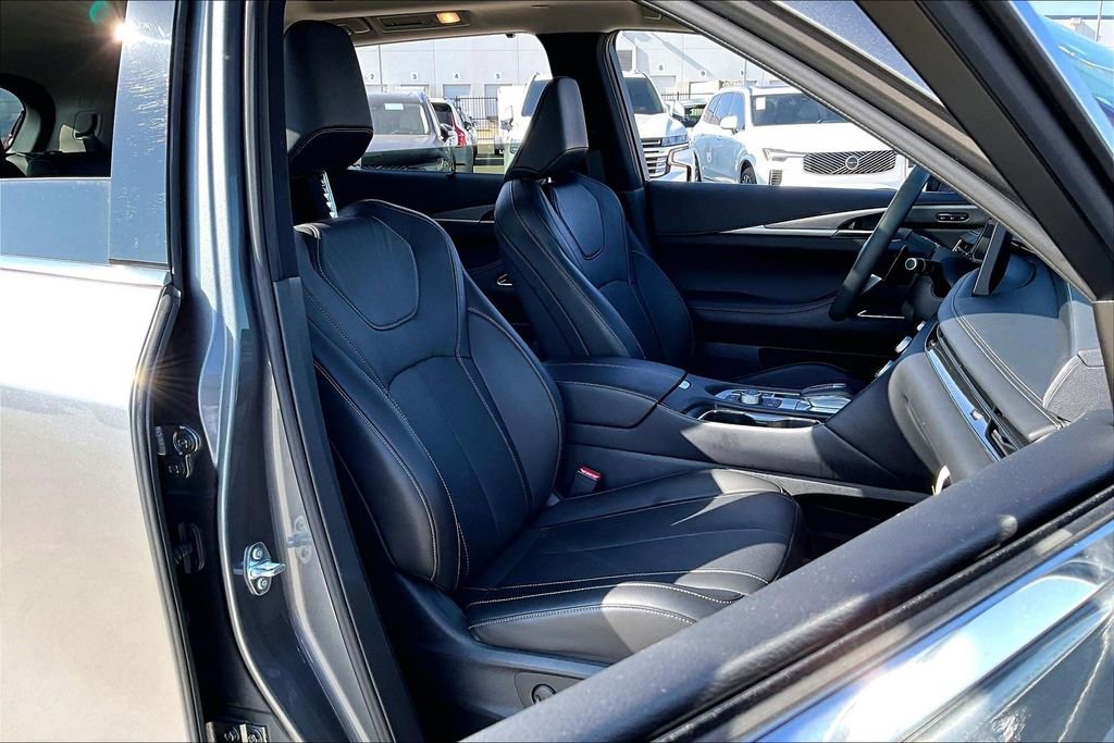 Certified 2025 INFINITI QX60 Luxe image 10
