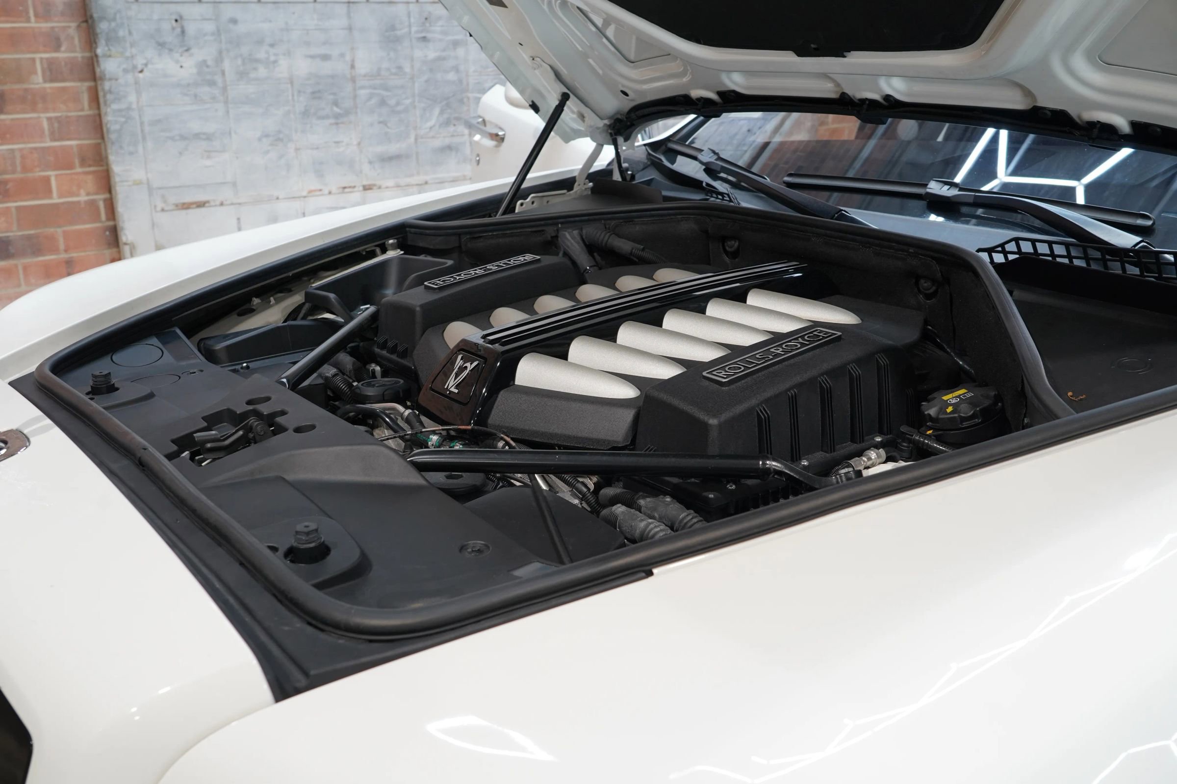 Used 2015 Rolls-Royce Ghost image 31