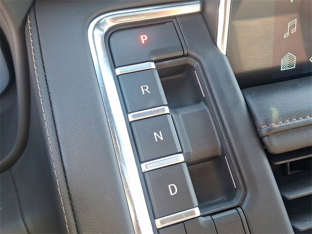 Used 2023 Chevrolet Suburban High Country image 18