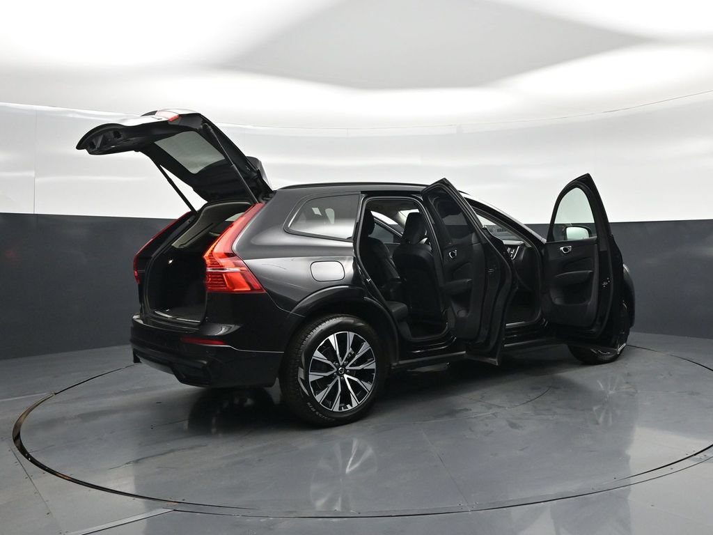 Used 2025 Volvo XC60 B5 Plus AWD/4WD image 5