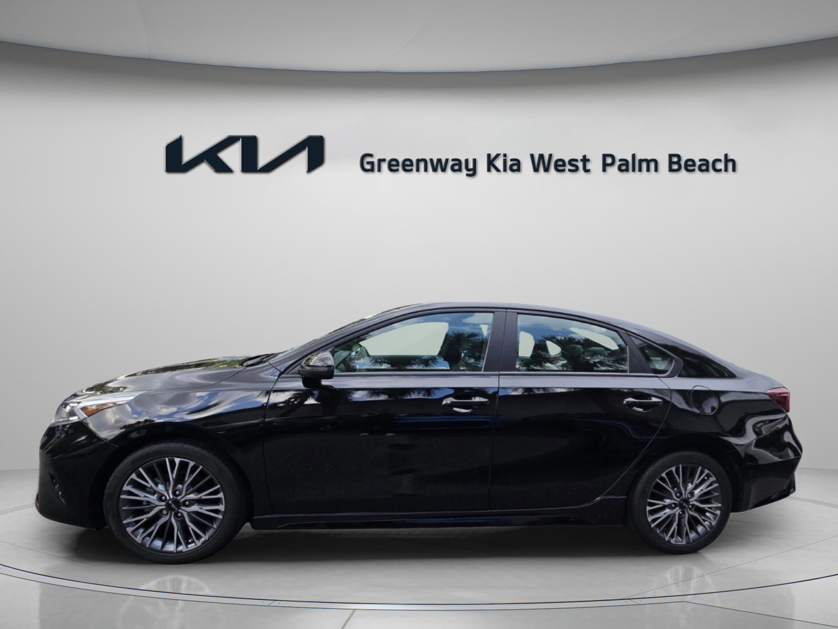Used 2022 Kia Forte GT-Line w/ GT-Line Premium Package image 4