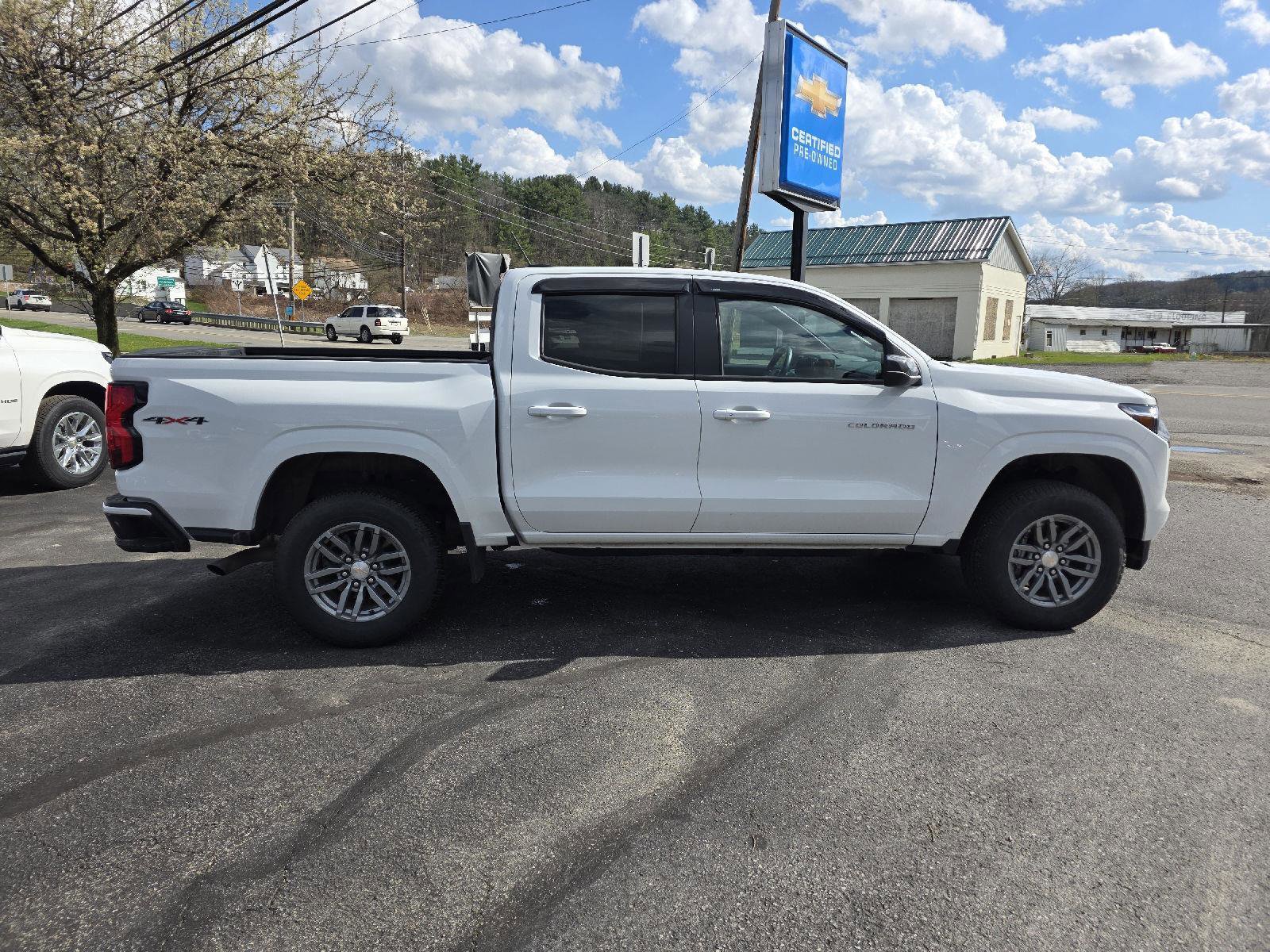 Used 2024 Chevrolet Colorado LT w/ LT Convenience Package AWD/4WD image 8