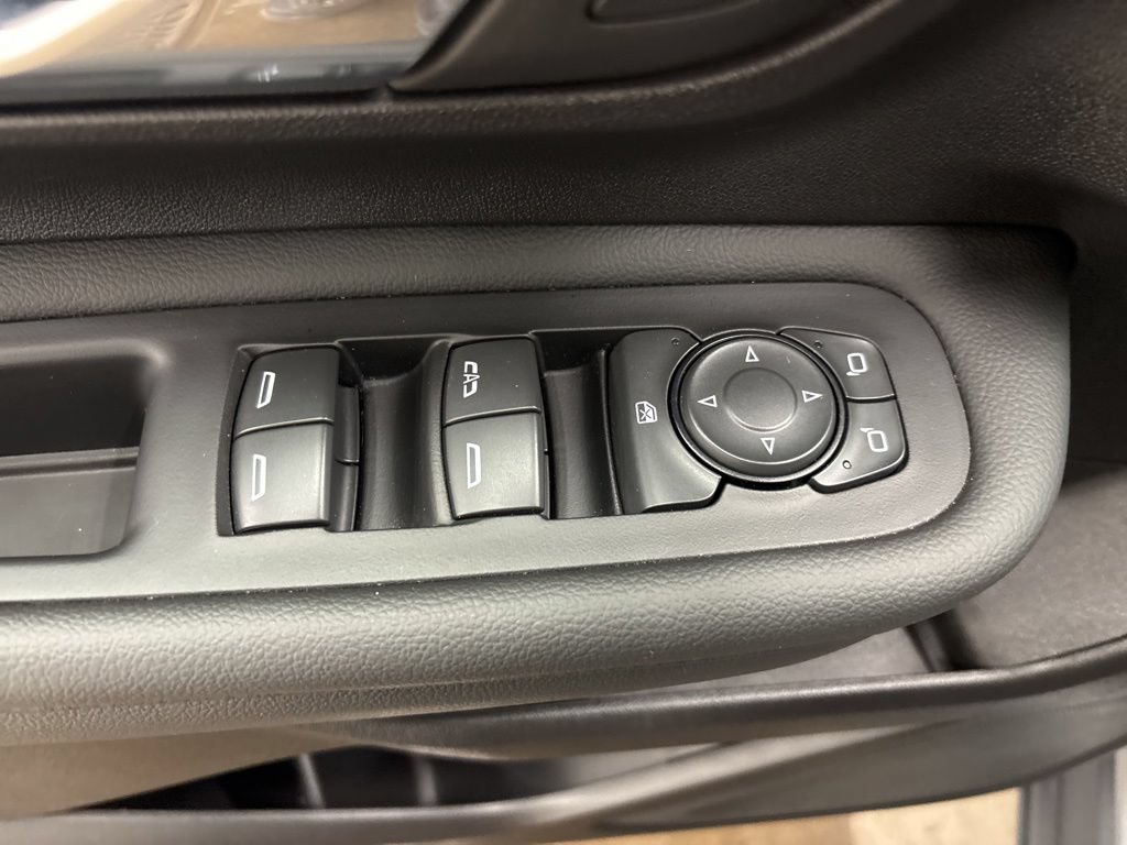 Used 2024 GMC Terrain SLE AWD/4WD image 16