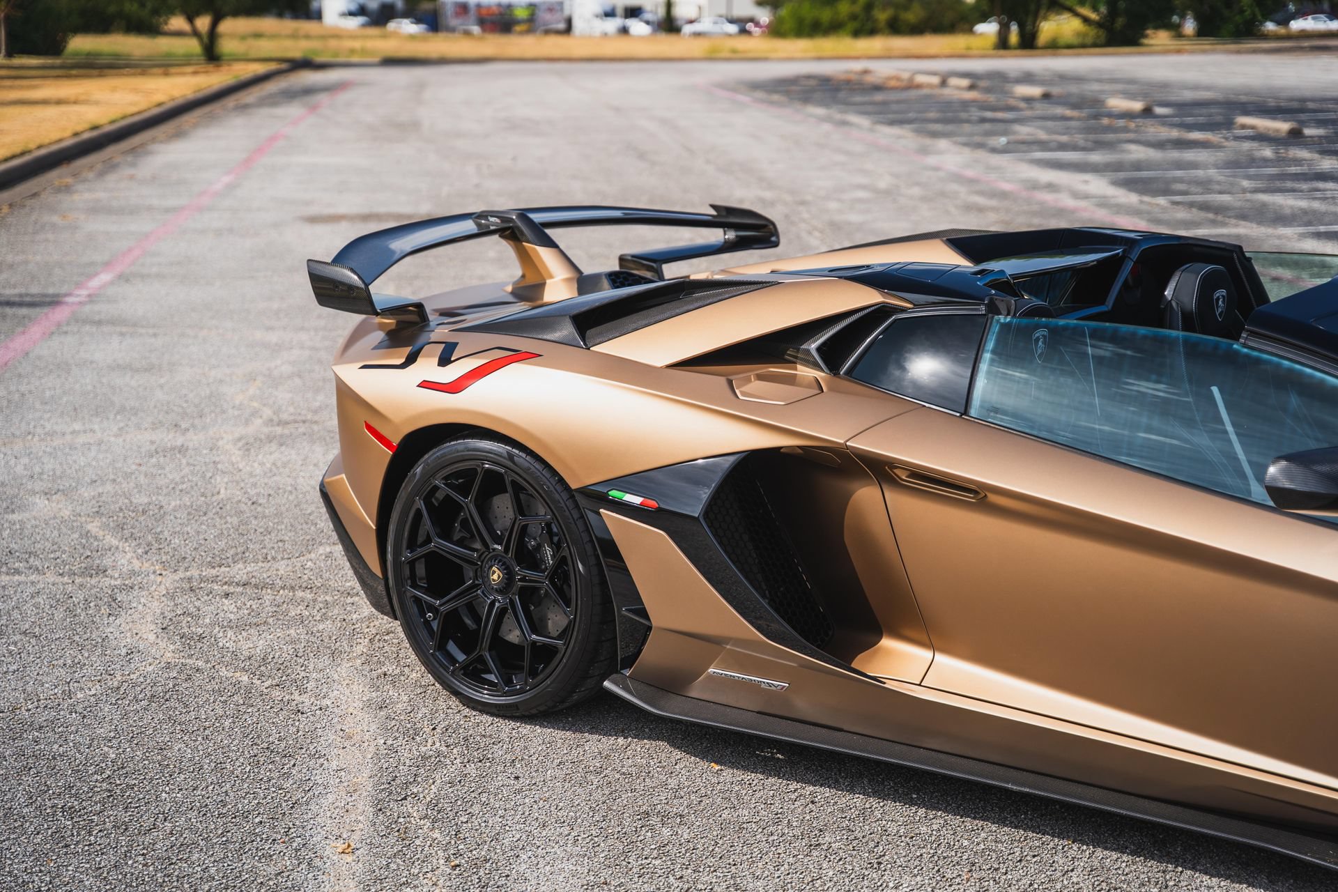 Used 2021 Lamborghini Aventador SVJ AWD/4WD image 11