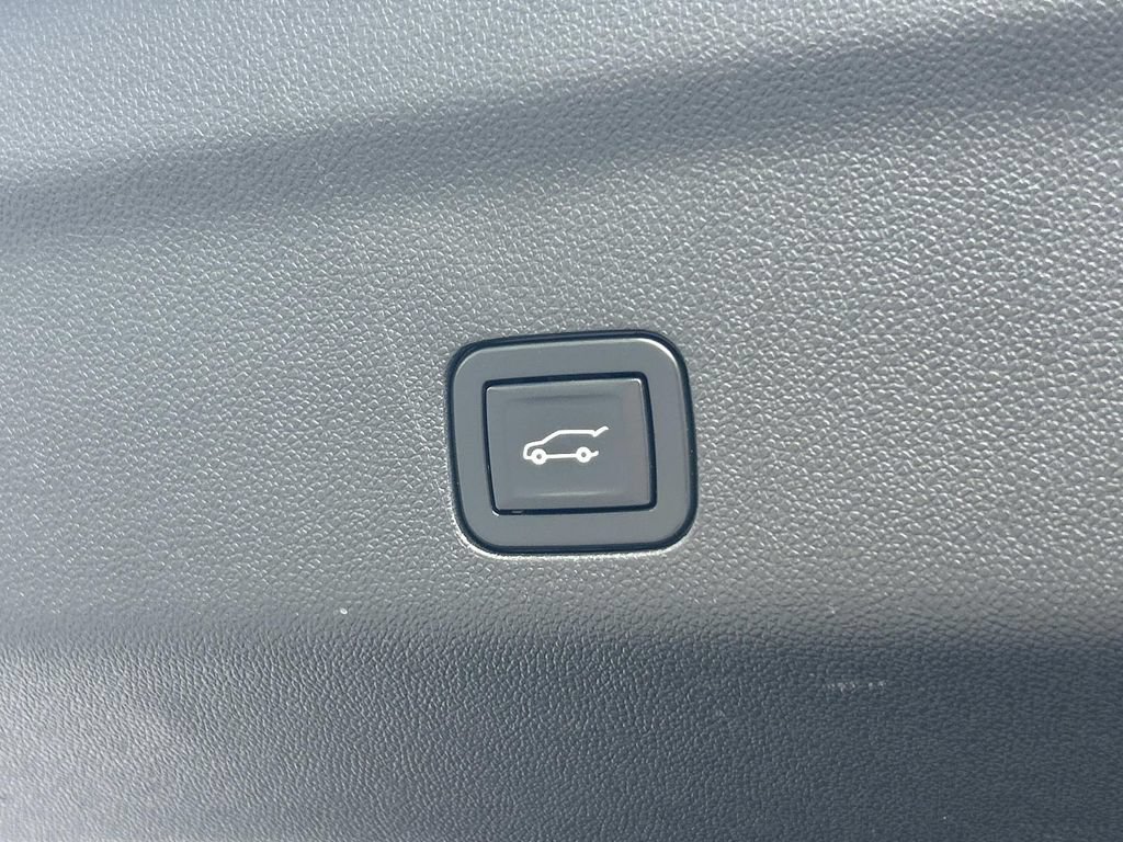 Used 2021 Chevrolet Tahoe High Country RWD image 16