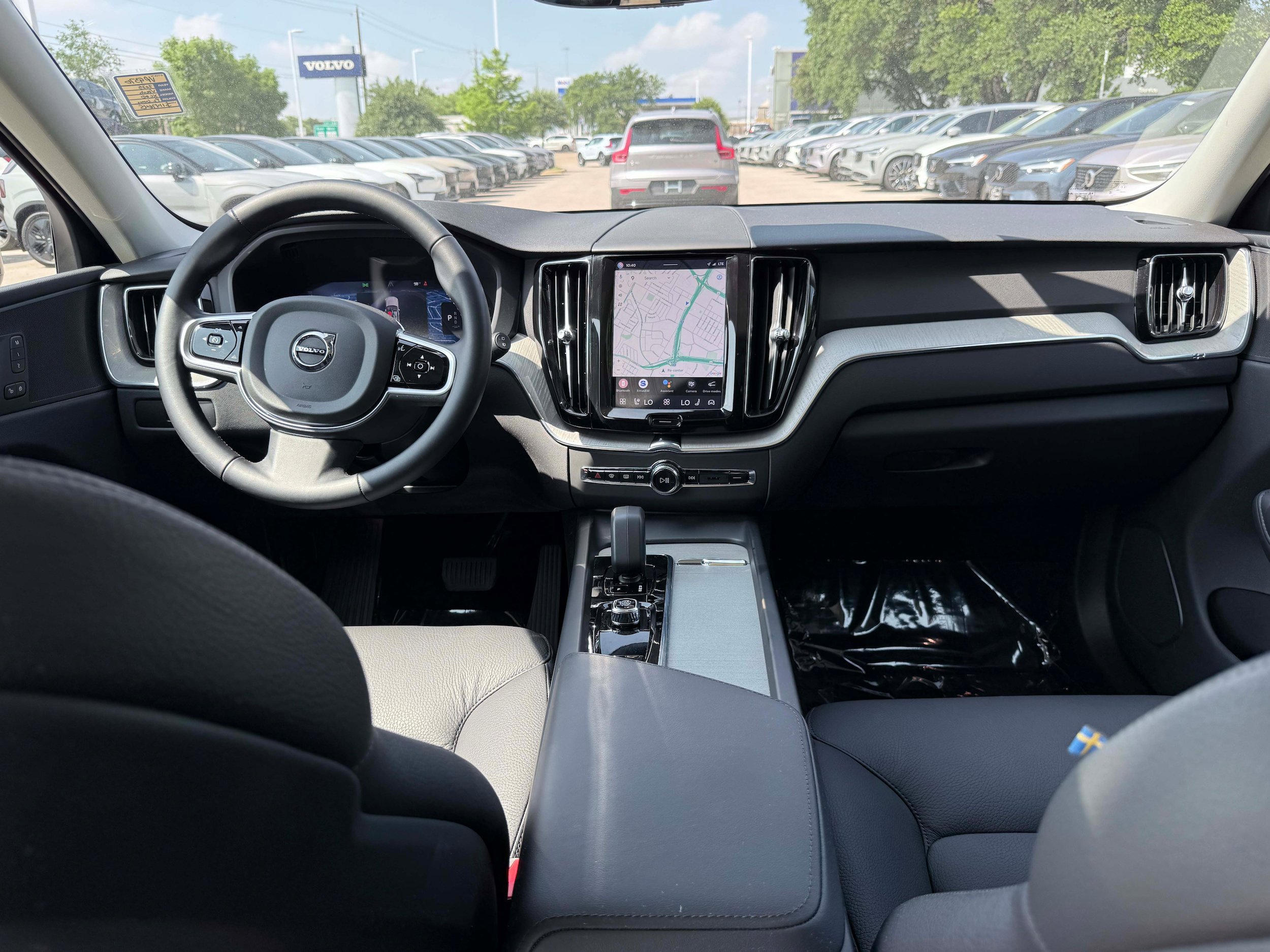 Certified 2025 Volvo XC60 B5 Plus AWD/4WD image 16