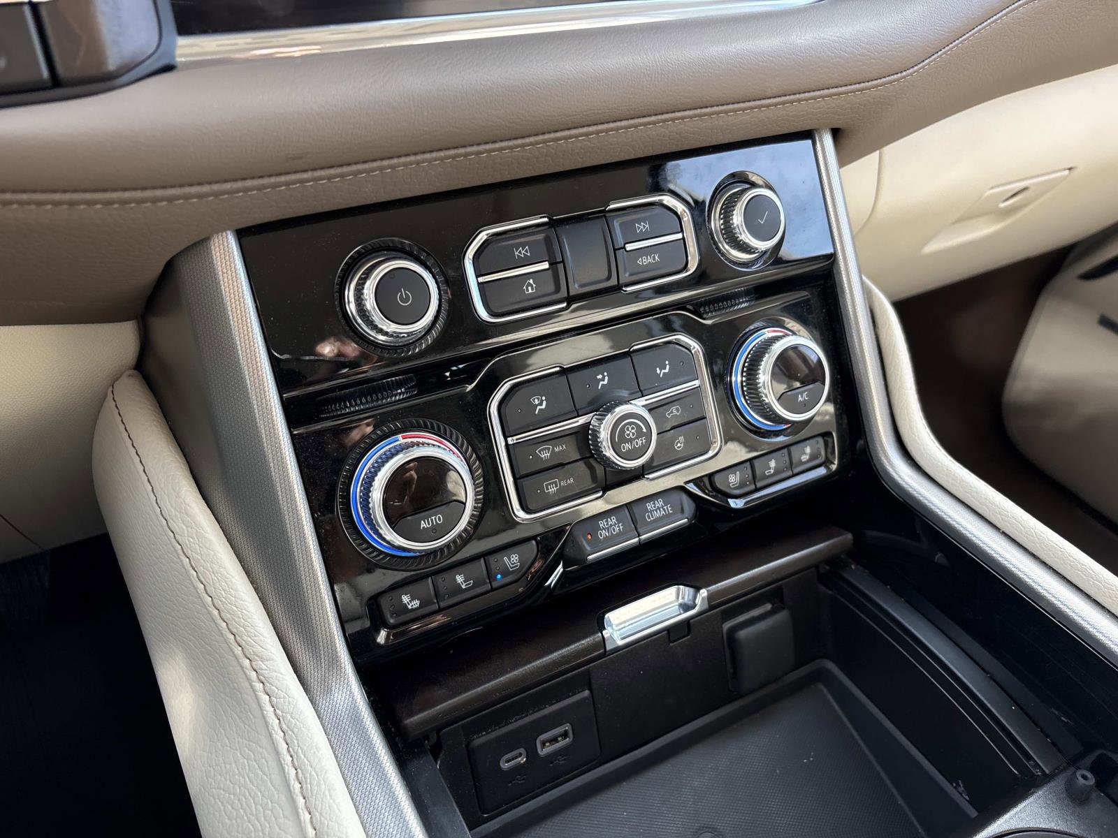 Certified 2024 GMC Yukon XL Denali w/ Denali Reserve Package image 25