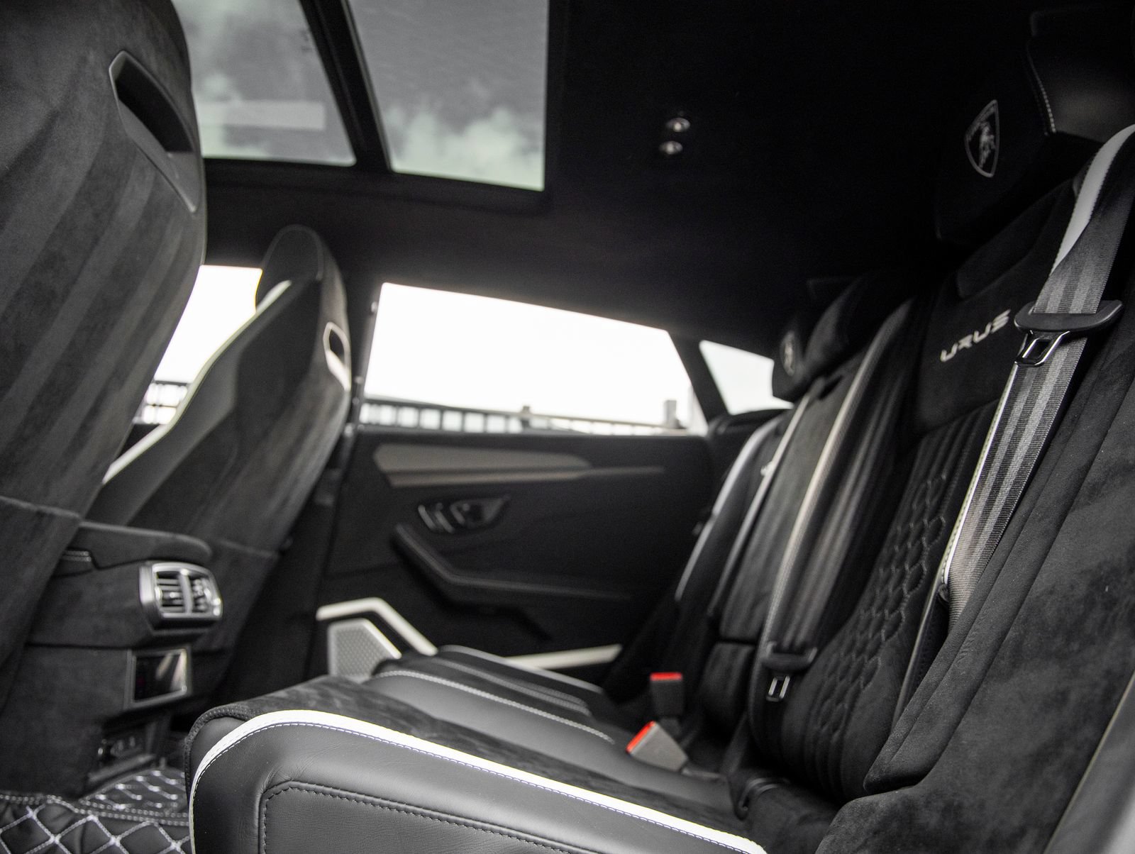 Used 2024 Lamborghini Urus Performante AWD/4WD image 47