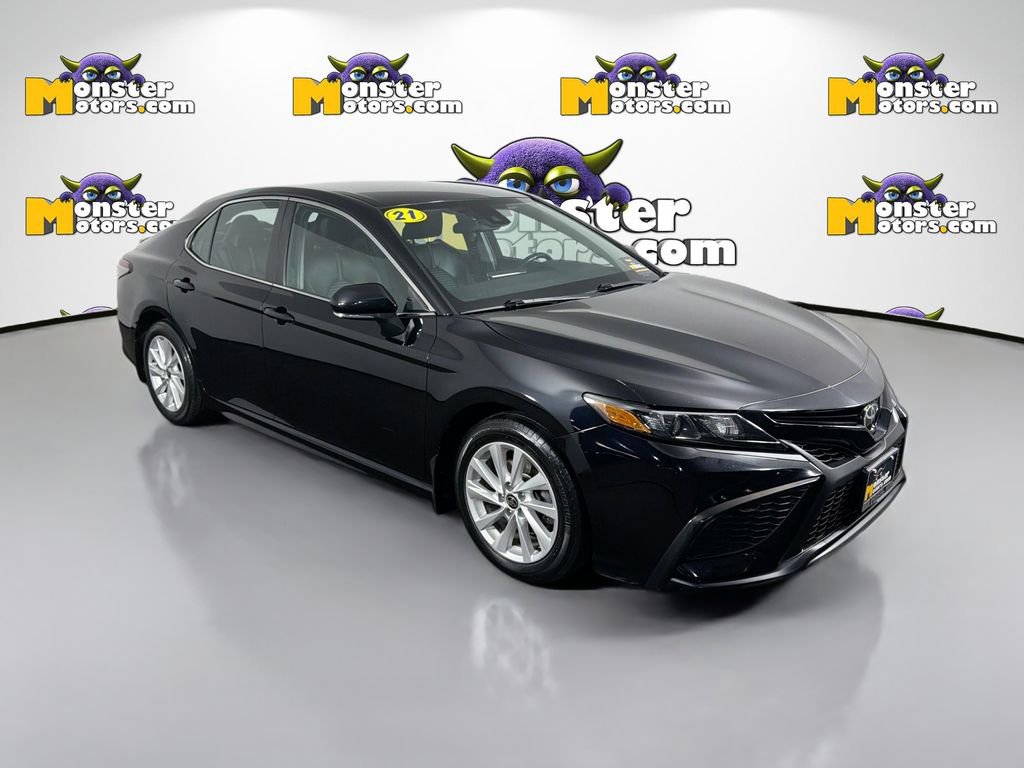 Used 2021 Toyota Camry SE image 3