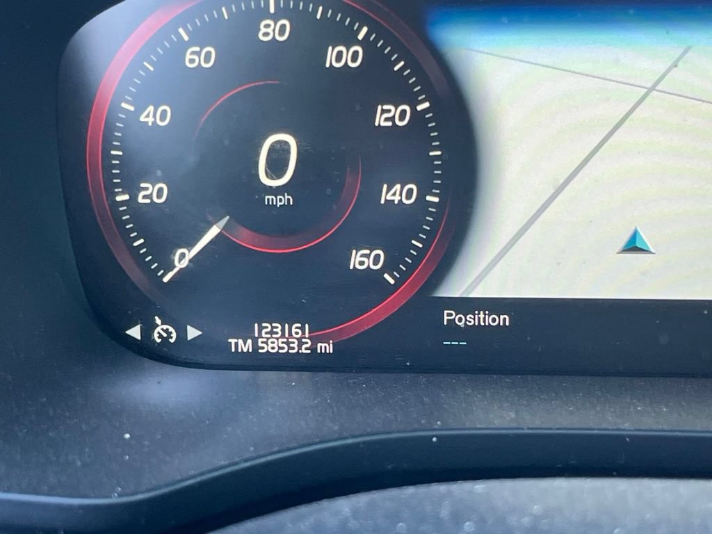 Used 2019 Volvo XC60 T6 R-Design w/ Protection Package Premier AWD/4WD image 11