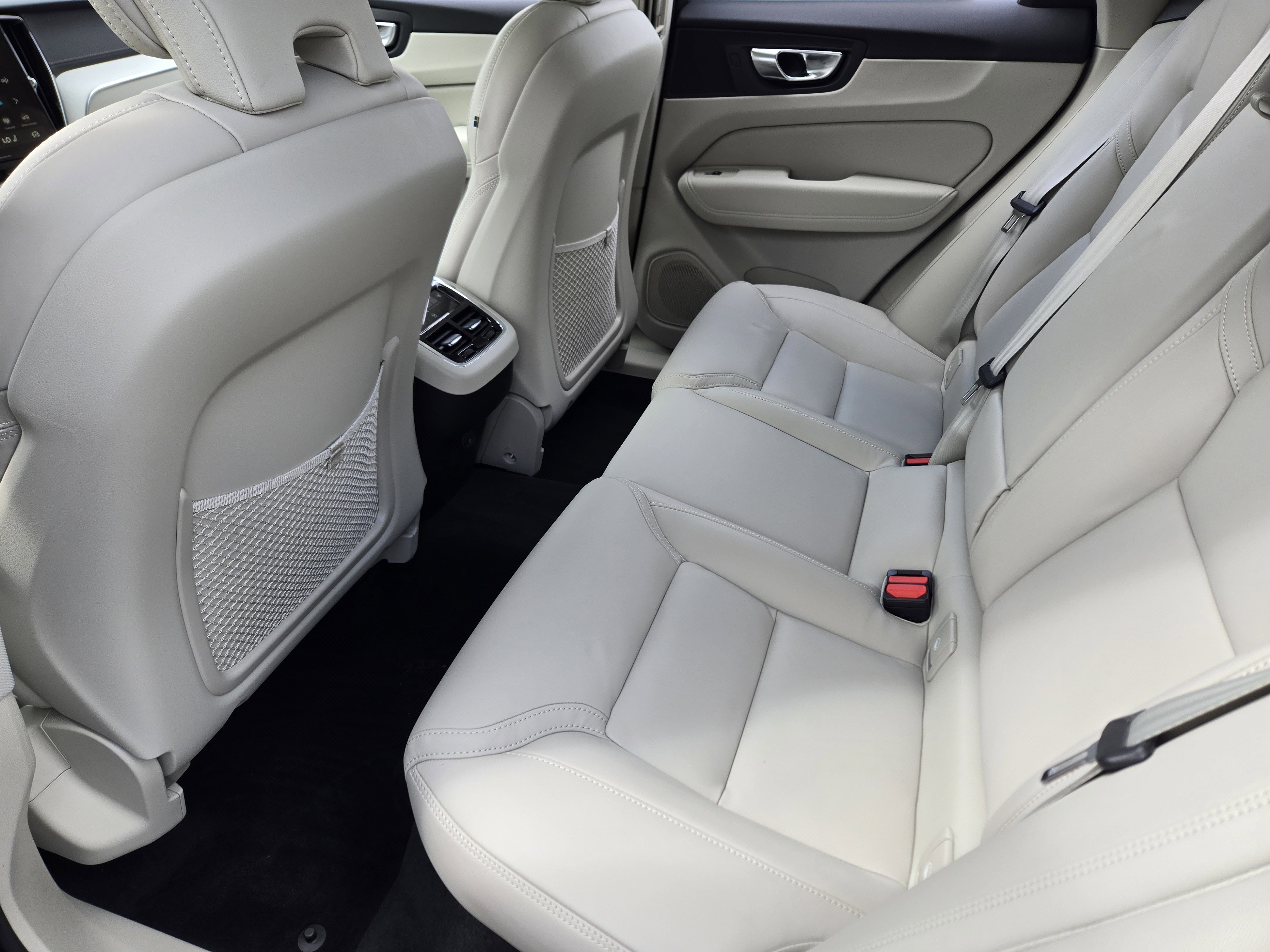 New 2026 Volvo XC60 B5 Ultra w/ Protection Package Premier image 31