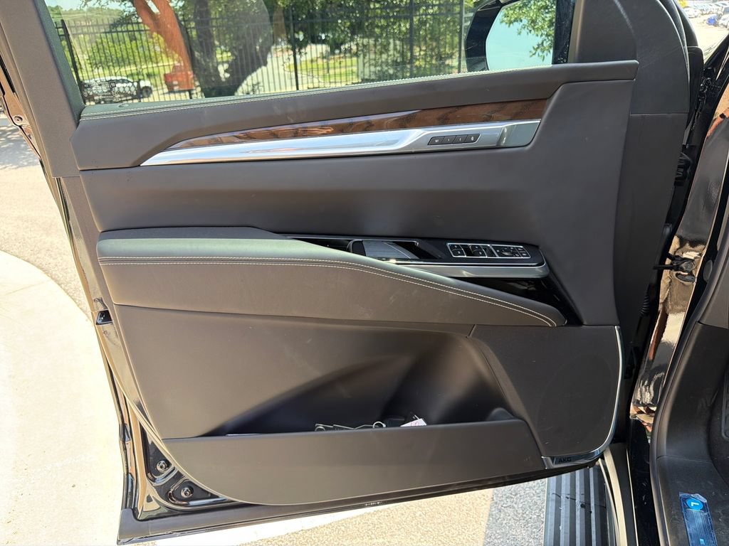 New 2026 Cadillac Escalade ESV Platinum Sport AWD/4WD image 17
