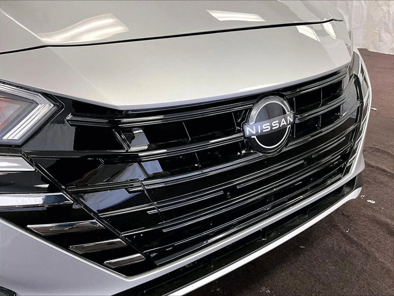 Used 2023 Nissan Versa SV image 29