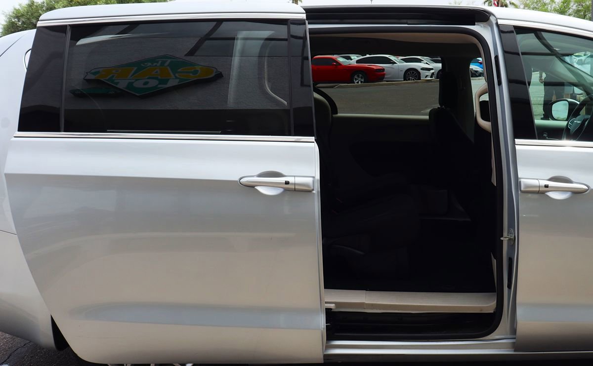 Used 2023 Chrysler Voyager LX FWD image 28