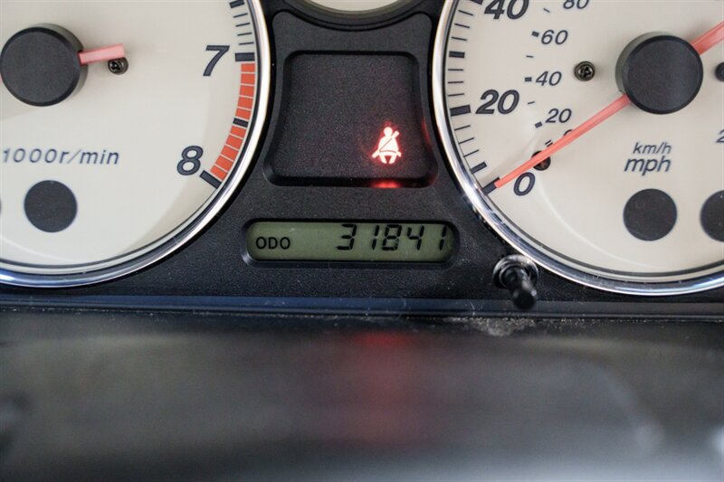 Used 2002 MAZDA MX-5 Miata RWD image 14