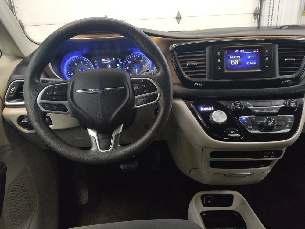 Used 2017 Chrysler Pacifica LX w/ Tire & Wheel Group FWD image 22