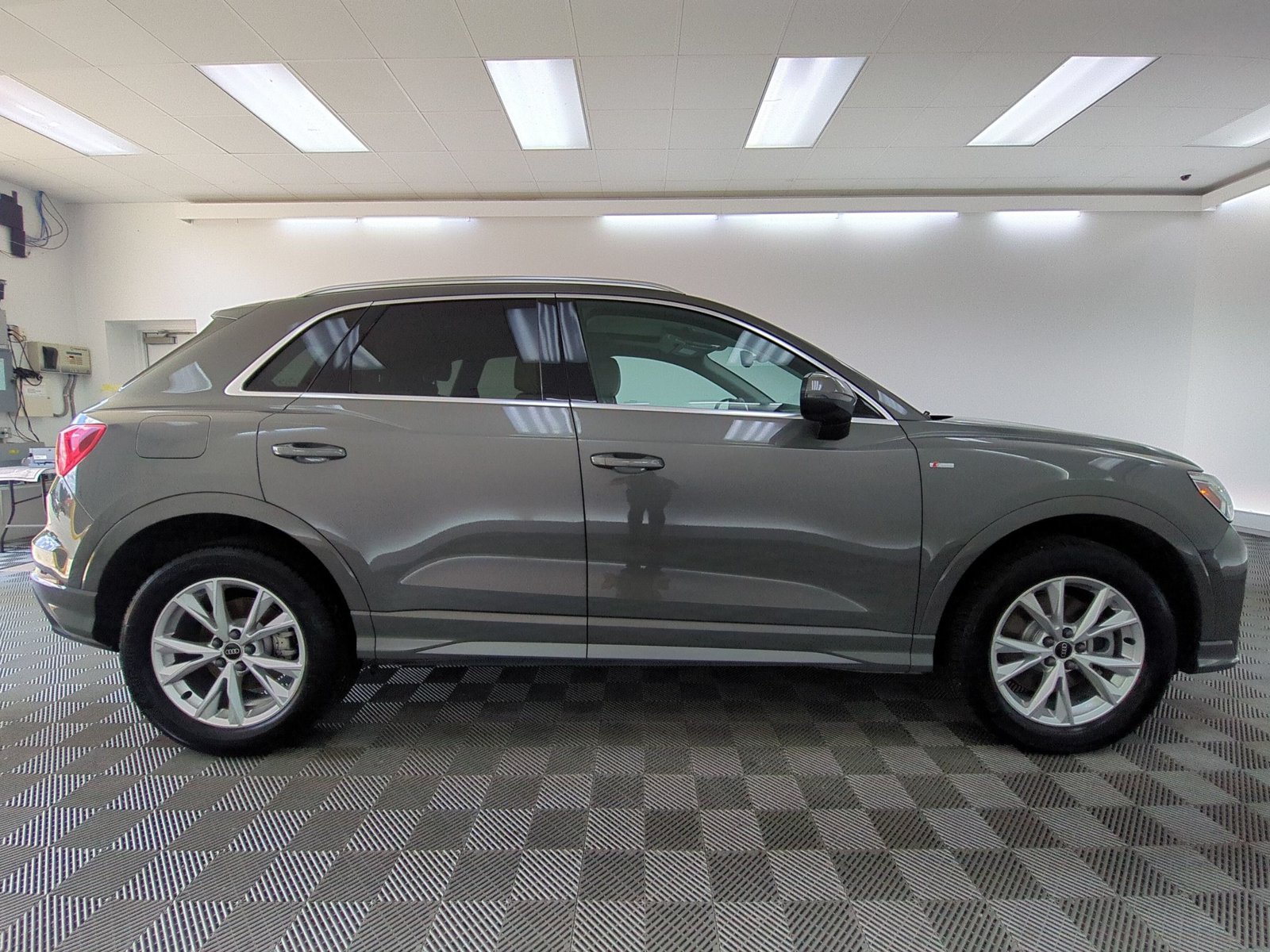 Used 2024 Audi Q3 2.0T Premium AWD/4WD image 8