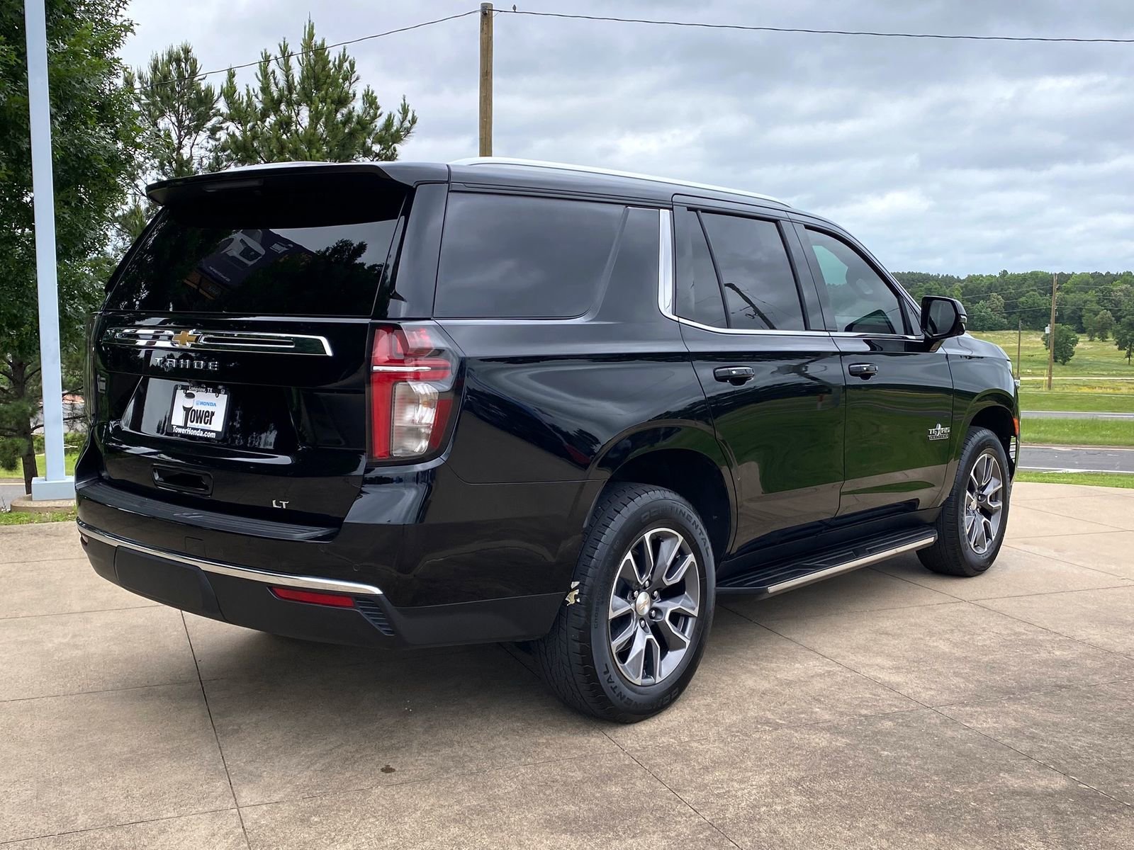 Used 2024 Chevrolet Tahoe LT w/ Luxury Package RWD image 6