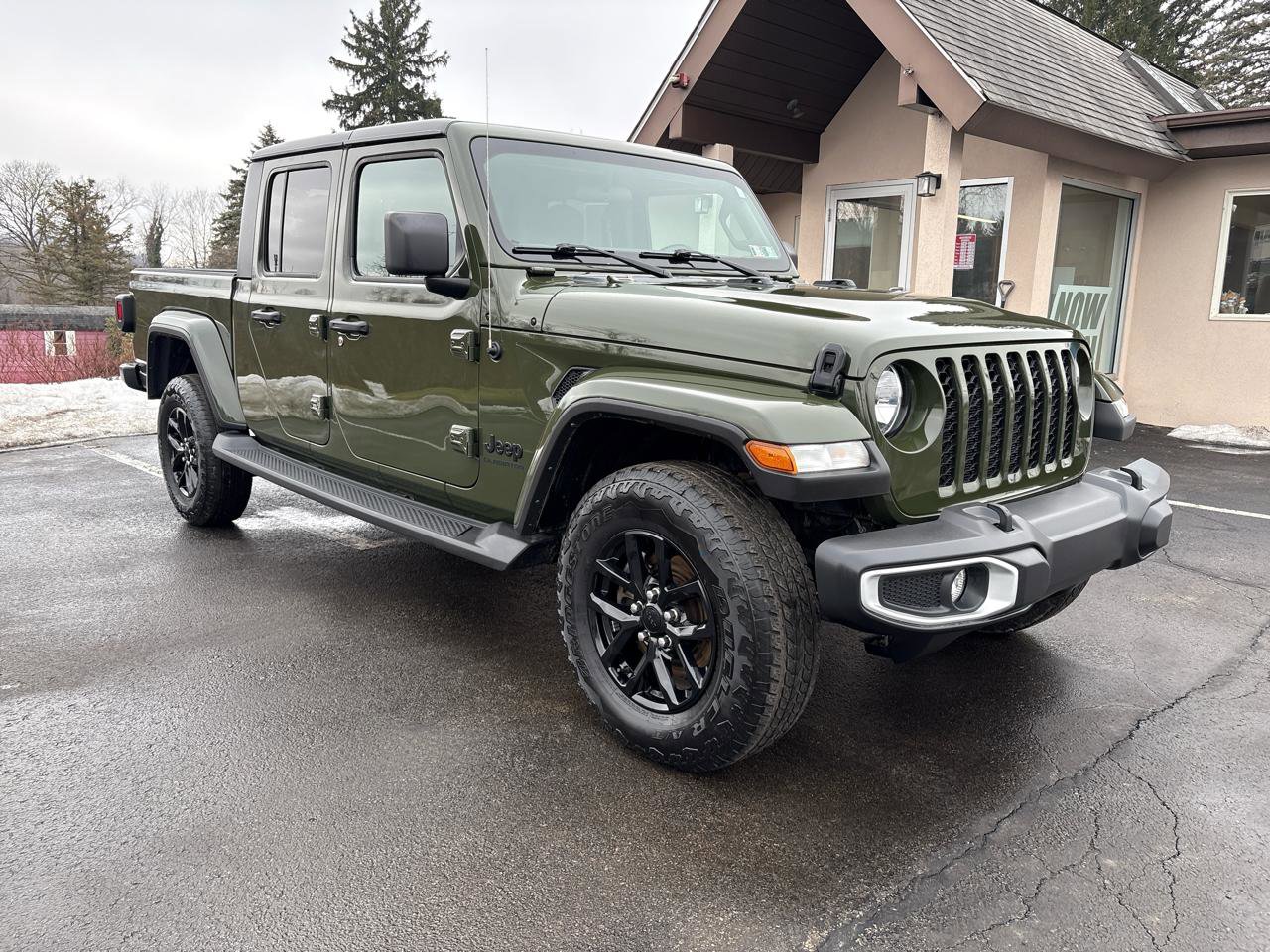 Used 2021 Jeep Gladiator Sport image 3