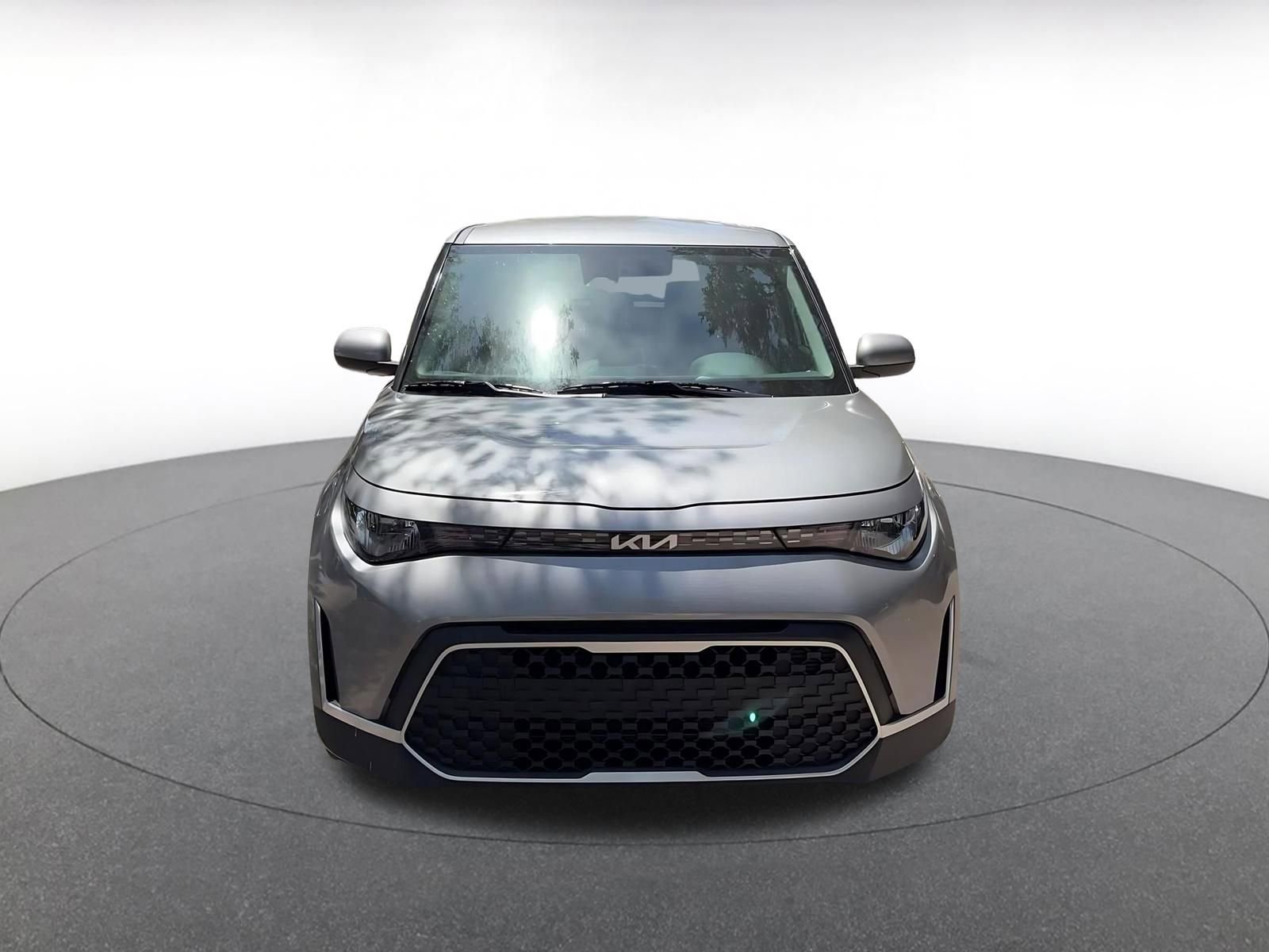 Used 2025 Kia Soul LX w/ LX Technology Package FWD image 4