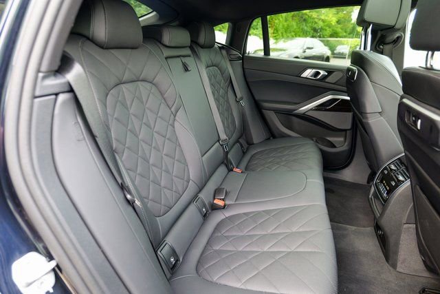 Used 2024 BMW X6 xDrive40i w/ Premium Package image 32