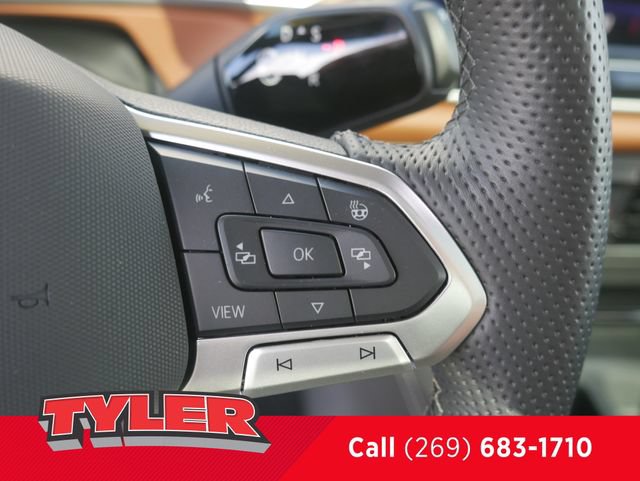 Used 2025 Volkswagen Tiguan SEL R-Line AWD/4WD image 29