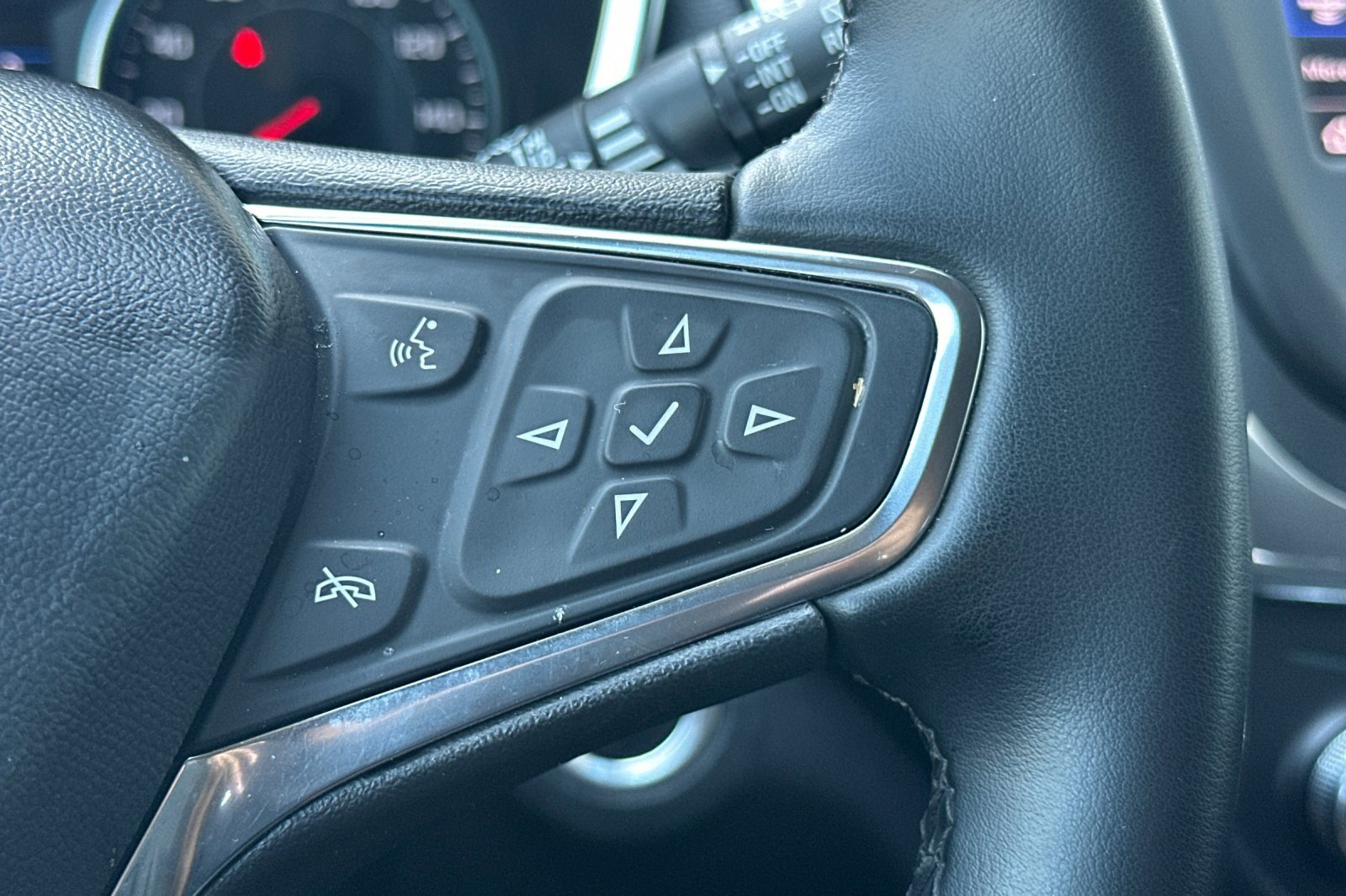 Used 2024 Chevrolet Equinox LT image 38