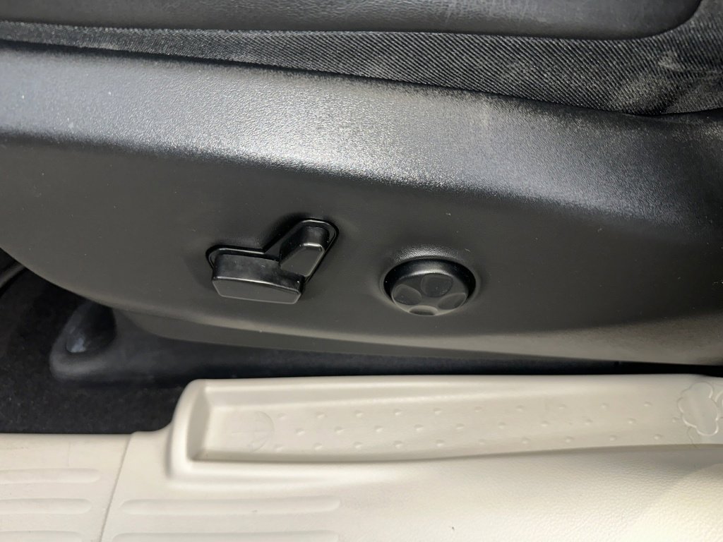 Used 2023 Chrysler Pacifica Limited image 6