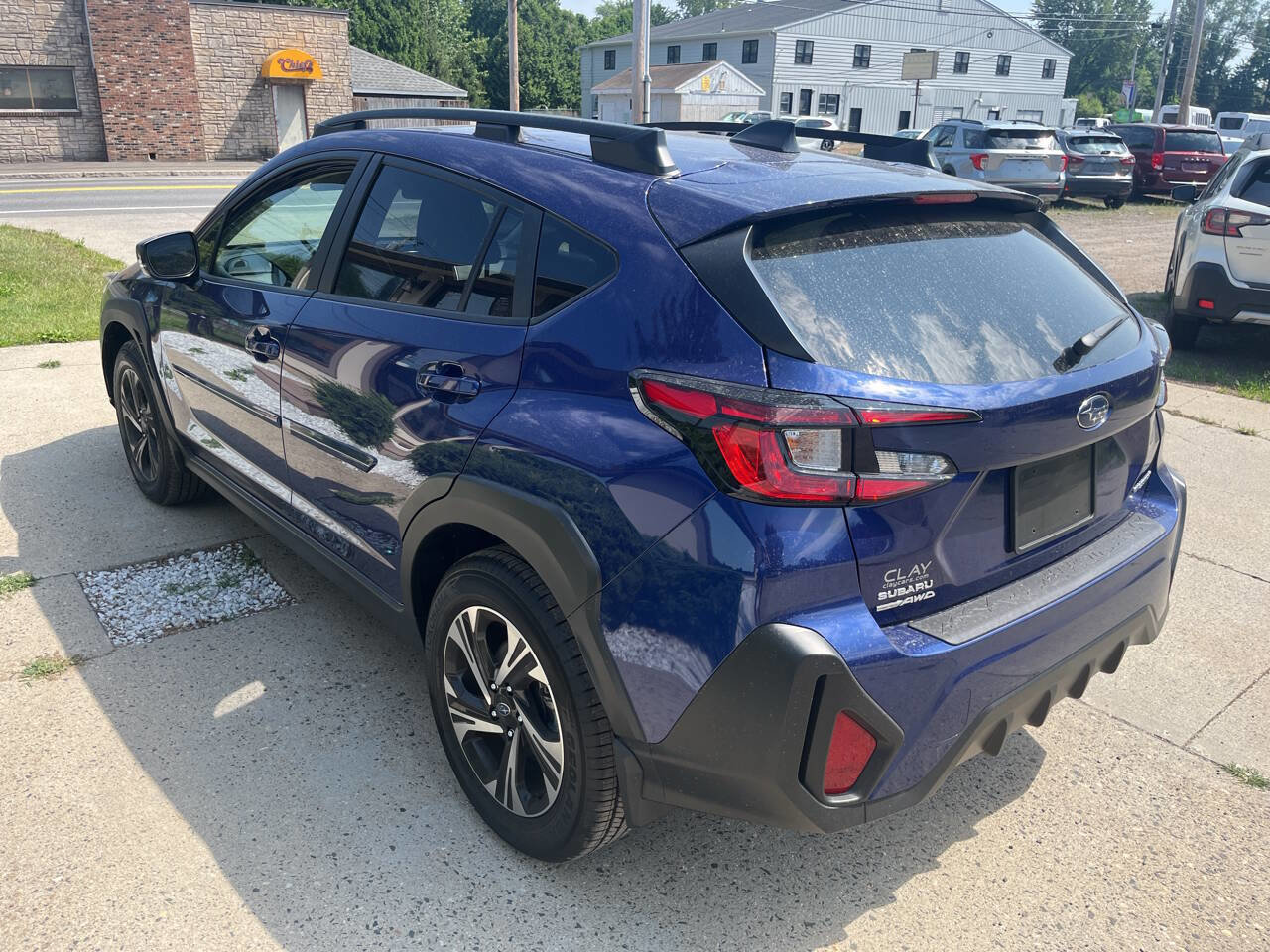 Used 2024 Subaru Crosstrek 2.0i Premium image 3