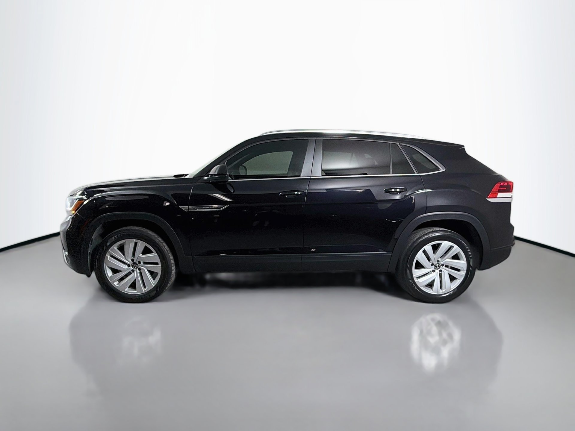 Certified 2023 Volkswagen Atlas Cross Sport SE FWD image 8
